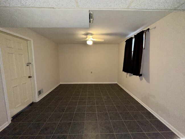 Building Photo - 690 Terrace Lake Rd