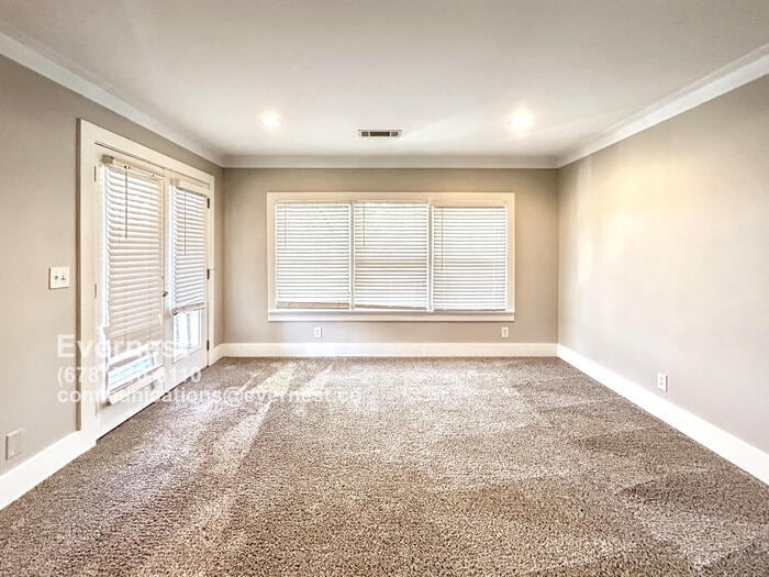 Building Photo - 3559 Victoria St