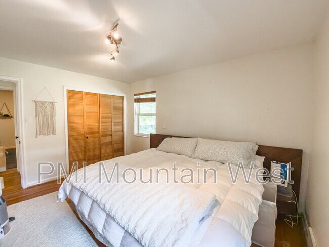 Building Photo - 2323 Bryan Ave