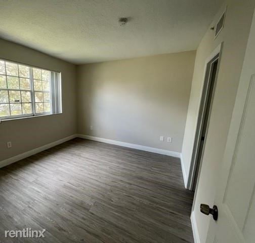 Building Photo - 2 br, 2 bath Condo - 11600 SW 2nd St # 18210