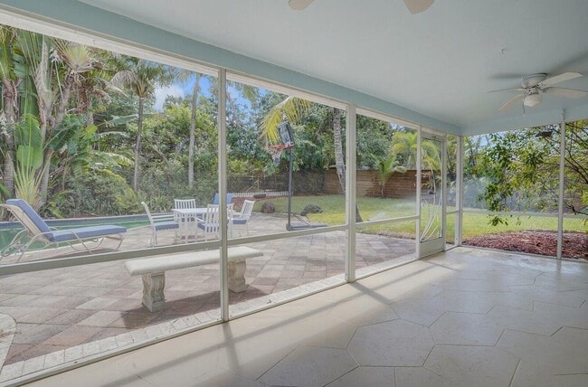 Building Photo - 254 NW 6th Ave