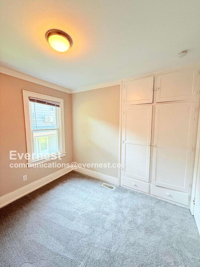 Building Photo - 68 E James St