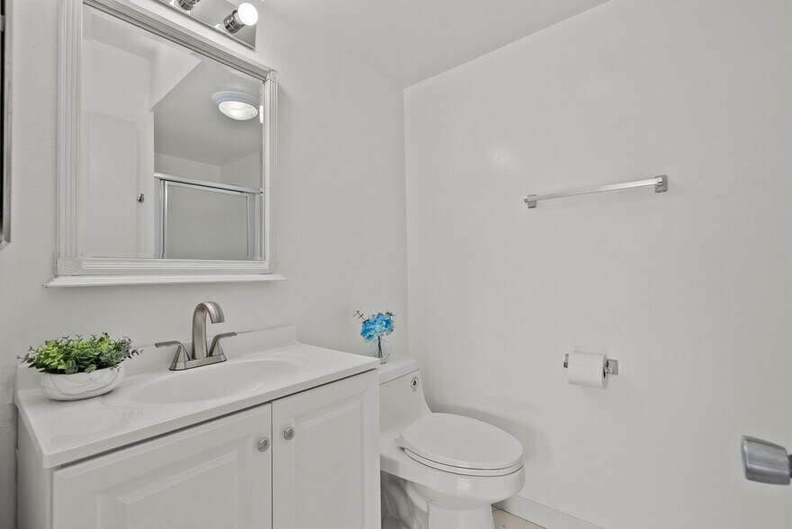 Building Photo - 5055 Coldwater Canyon Ave