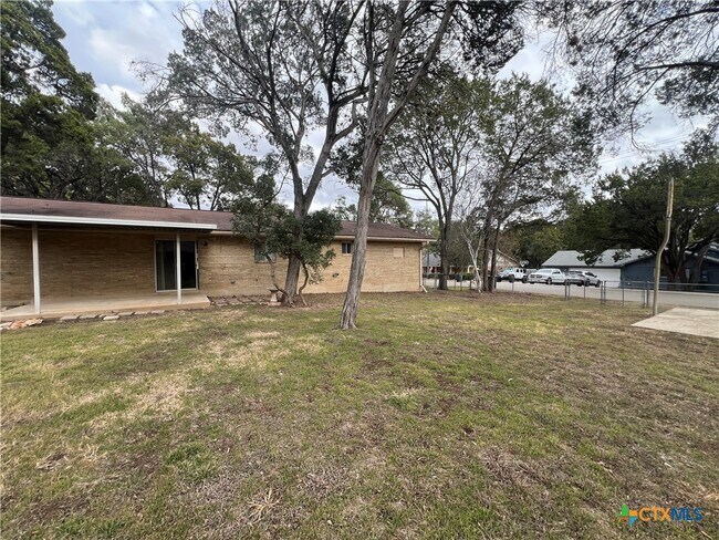 Building Photo - 801 Timber Dr