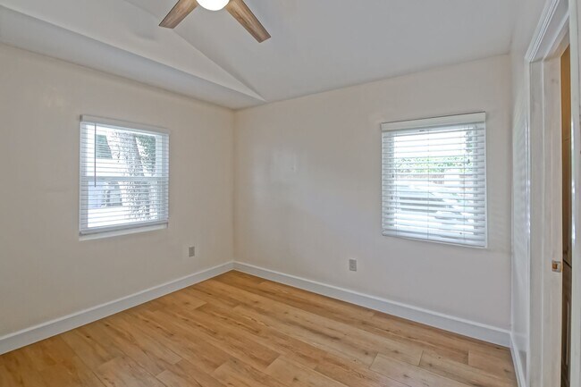 Building Photo - CHARMING, BRIGHT & AIRY HOME (THE MIDDLE OF 3 DETACHED HOUSES ON LOT) W/ 1-CAR GARAGE + DRIVEWAY ...