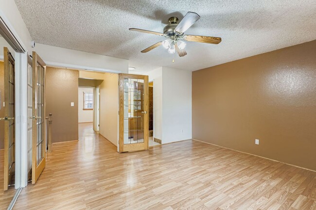 Building Photo - Stunning 3/2.5 home in Arvada!