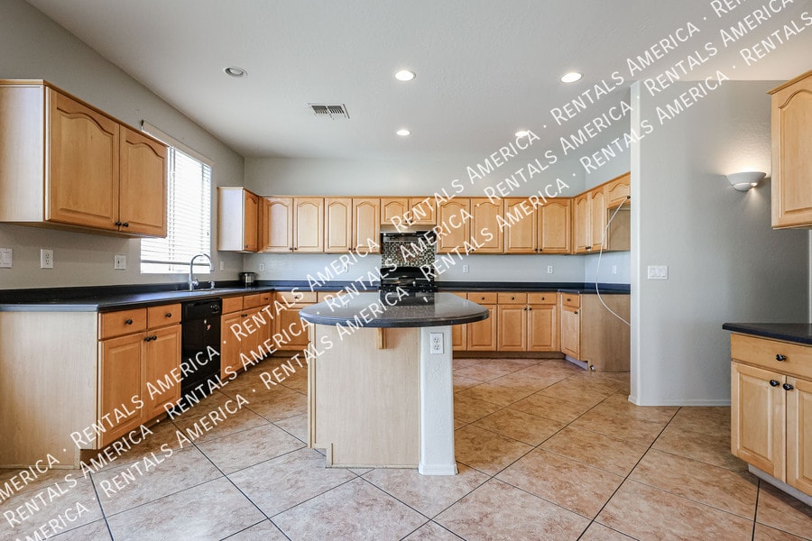 Building Photo - 1155 E Winchester Pl