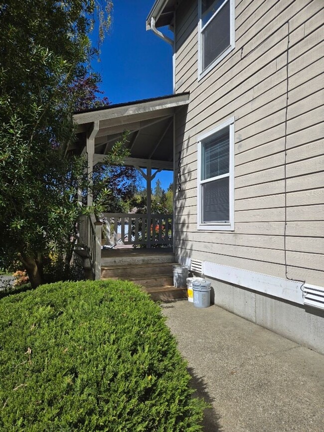 Building Photo - 3 Bedroom Duplex in Convenient Kingston Location!