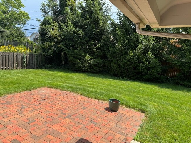 Building Photo - Brick Cape Cod in Upper Arlington School D...