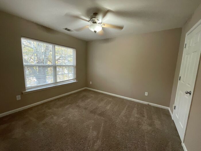 Building Photo - 504 Quinn Dr