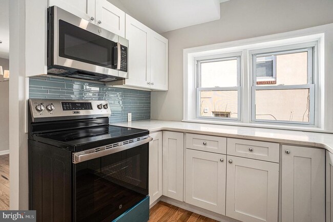 Building Photo - 235 Roberts Ave