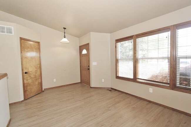 Building Photo - Single-Level w/BG Home in a Quiet Neighbor...