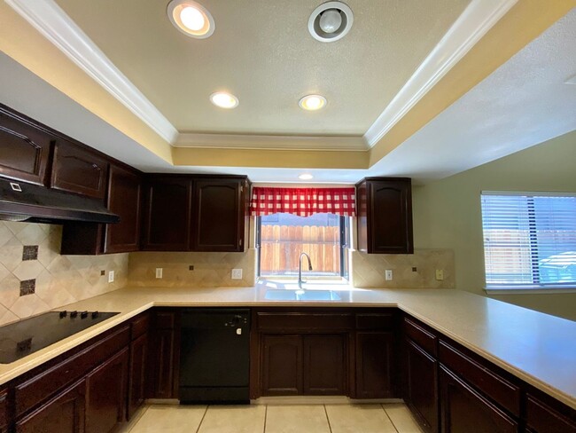 Building Photo - $2,295.00-  3 Bedroom Bullard & Fowler, Cl...