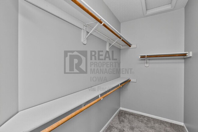 Building Photo - 2305 NE Hanover Ct