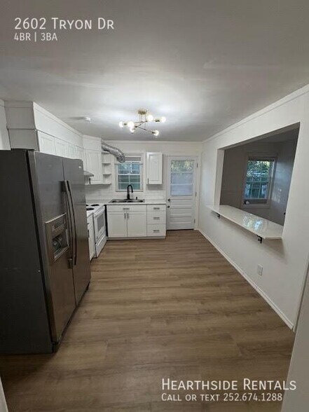 Building Photo - 2602 Tryon Dr