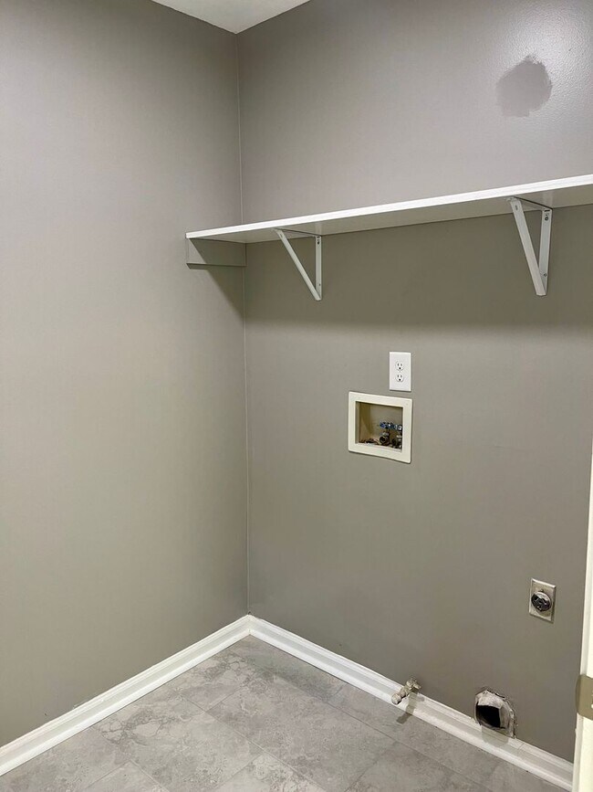 Building Photo - Beautiful 3 bedroom home in Hampton