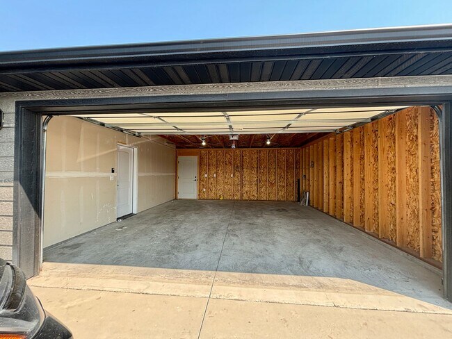 Building Photo - 7995 Avocet Dr