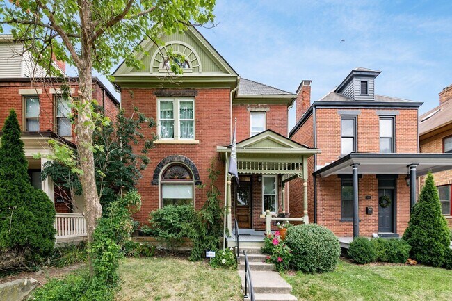 Building Photo - 856 Summit St