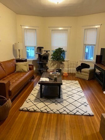 Building Photo - 68 Burnside St