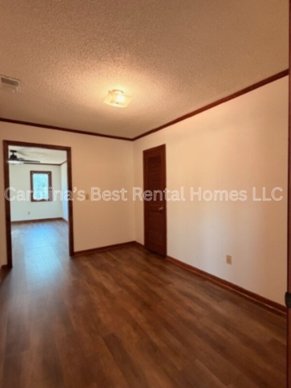 Building Photo - 250 Running Deer Rd