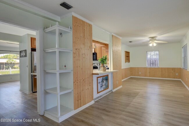 Building Photo - 243 Dickens Ave
