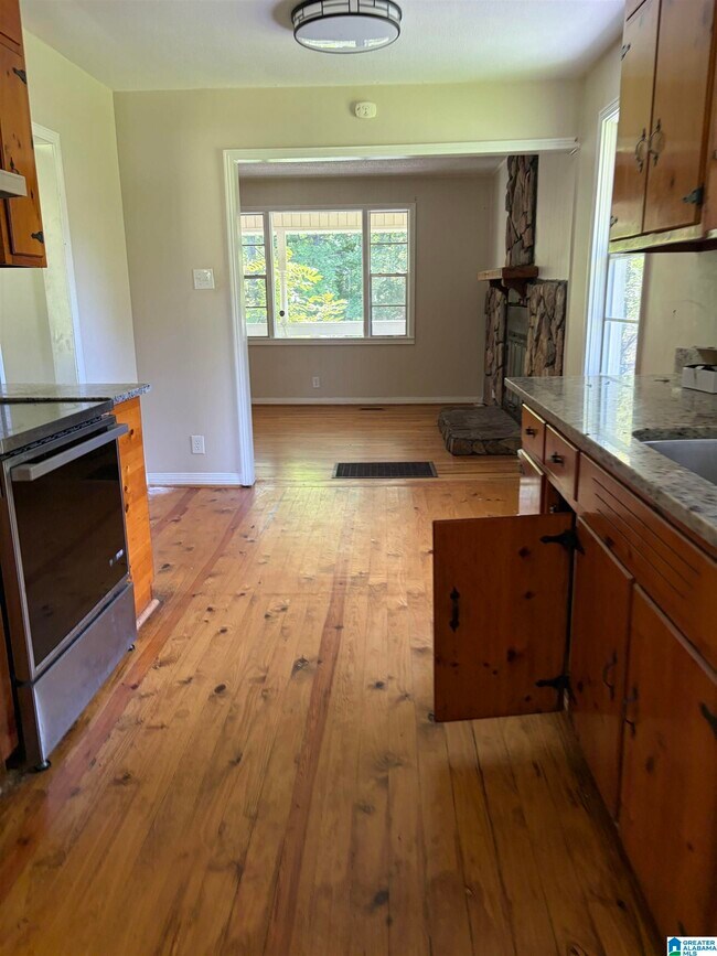Building Photo - 1720 Home Garden Dr