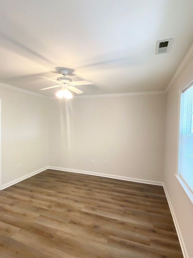 Building Photo - 330 Commons Dr