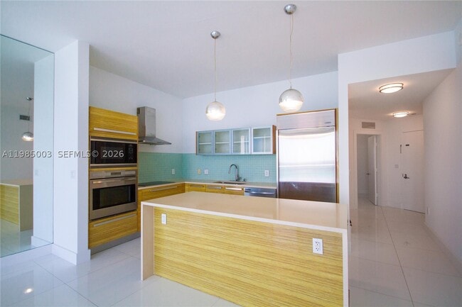 Building Photo - 2020 N Bayshore Dr