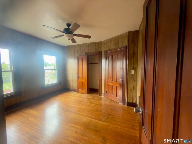 Building Photo - 261 Wakelee Ave