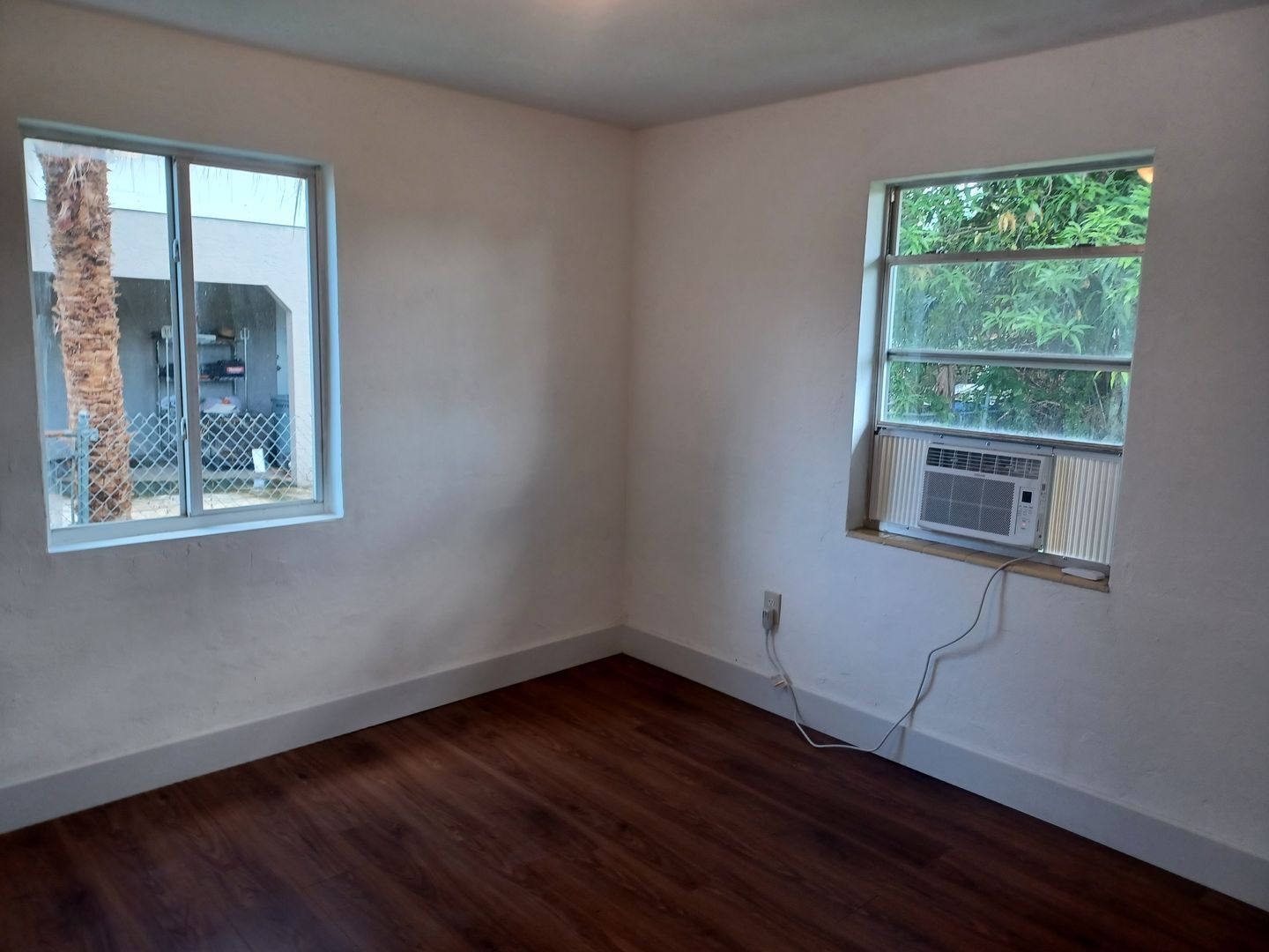 Building Photo - $500 OFF FIRST MONTHS RENT, COMING SOON REMODELED 3 Bedroom /1 Bathroom LARGE FENCED YARD