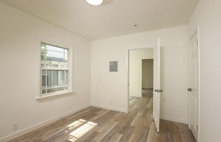 Building Photo - 1004 W Clark Ave