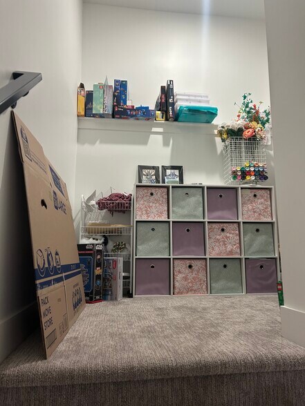 Building Photo - 81 S Keaki Wood