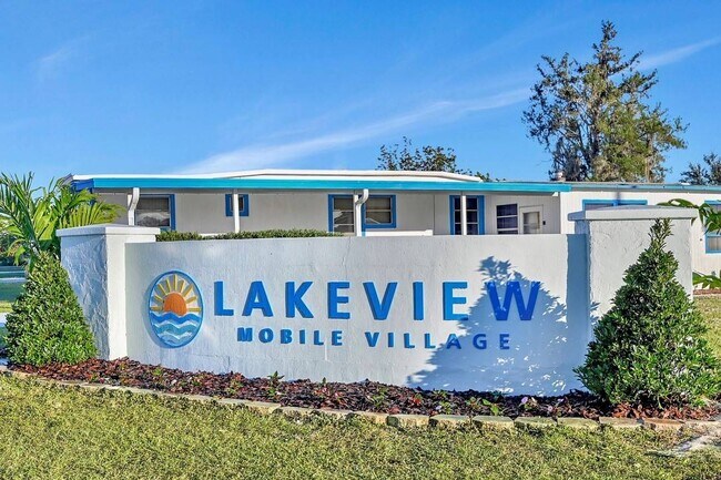 Building Photo - 2563 Skyview St
