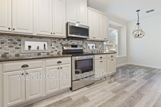 Building Photo - 208 Dove Run