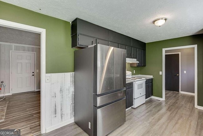 Building Photo - 2193 Kings Forest Dr SE