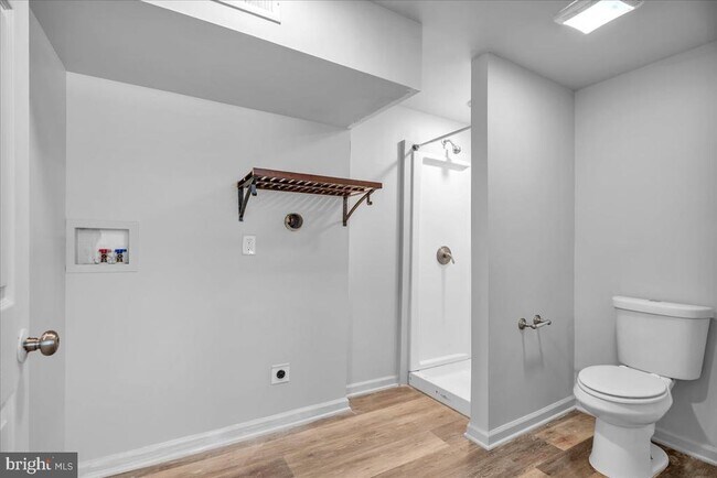 Building Photo - 318 10th St