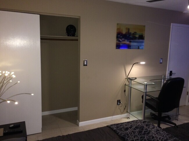 Building Photo - 201 Desoto St