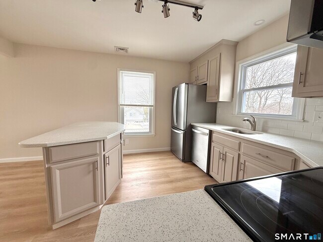 Building Photo - 194 High Ridge Ave