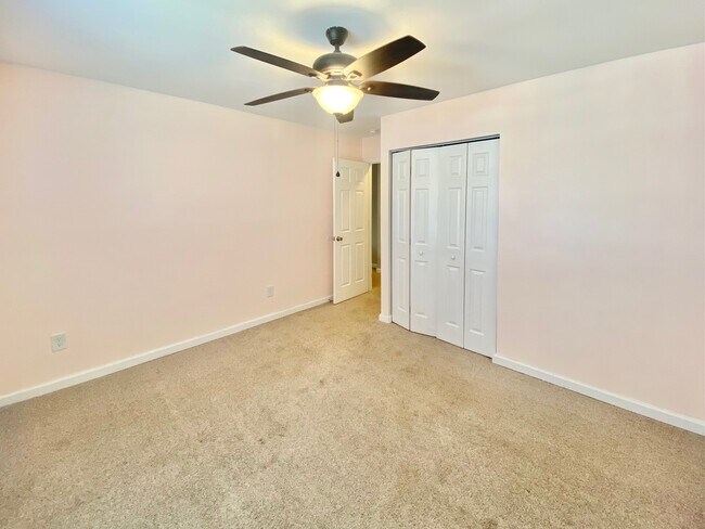 Building Photo - 102 Petworth Dr