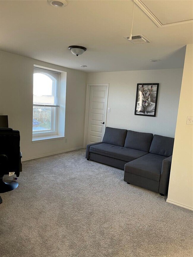 Building Photo - 1537 Sonny Dr