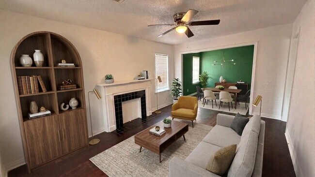 Building Photo - 3 BR Home  1 bathroom.