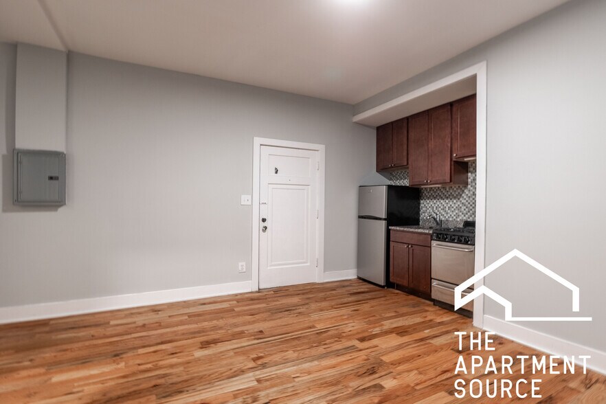Building Photo - 4542 N Damen Ave
