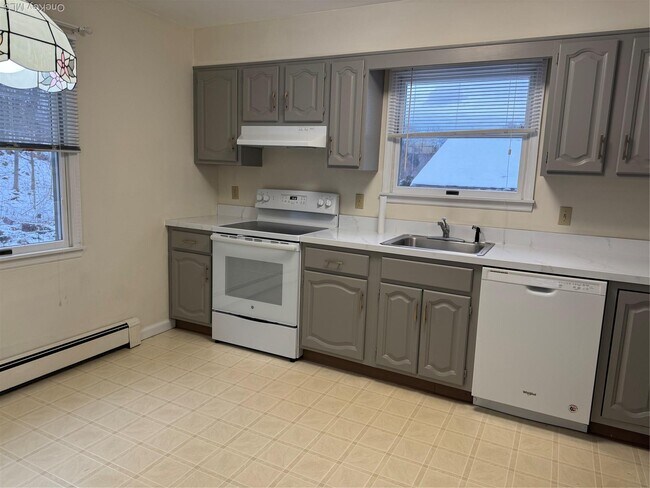 Building Photo - 17 Intervale Ave