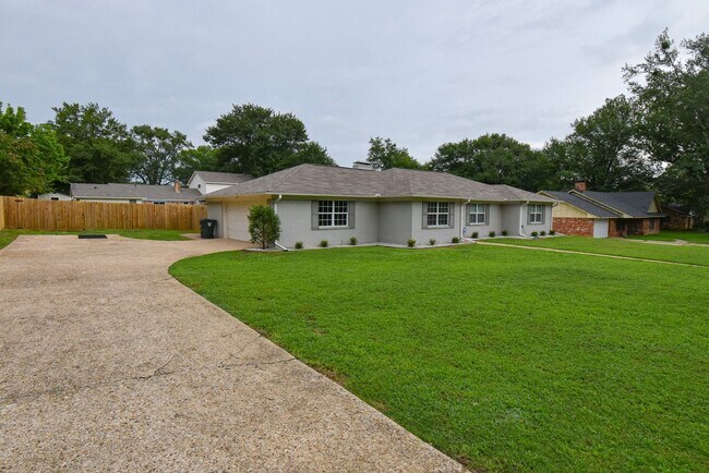 Building Photo - Lease Takeover Opportunity Available! 3 Be...