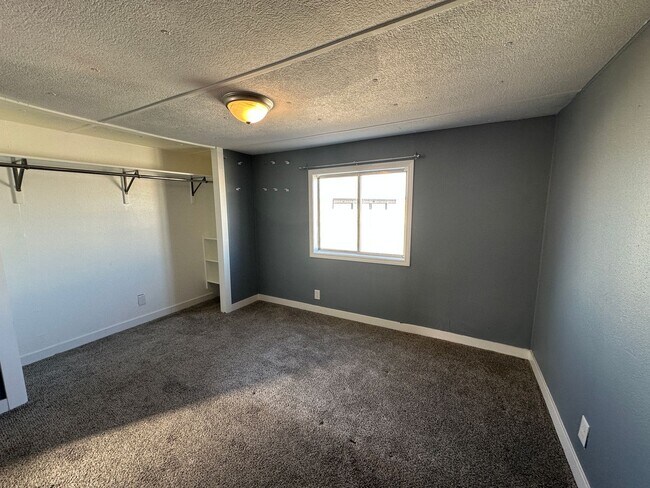 Building Photo - 3 bedroom, 2 bath home in Rexburg