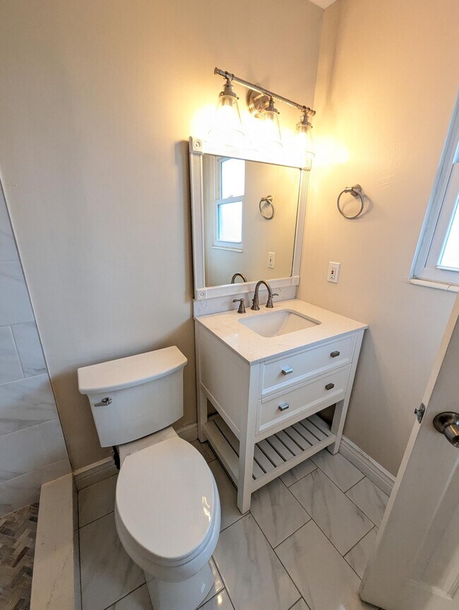 Building Photo - 1007 Boulevard De La Parisienne