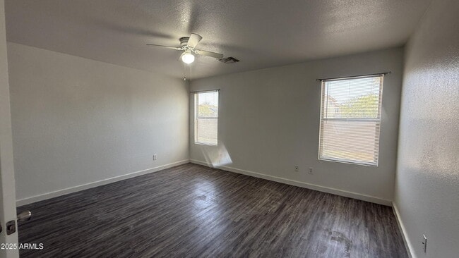 Building Photo - 679 W Jardin Dr