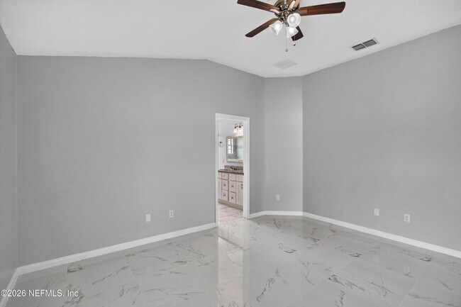 Building Photo - 490 Hillside Dr