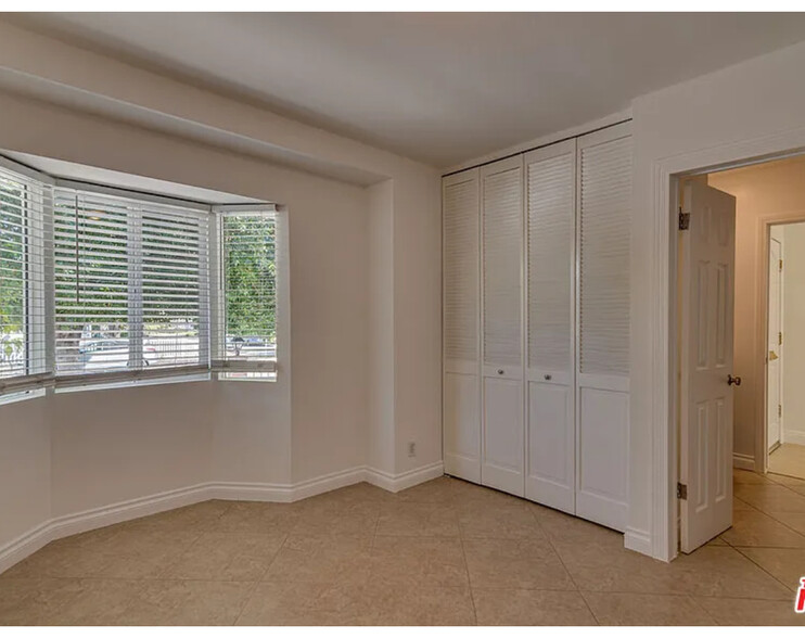 Building Photo - 4833 Alcove Ave