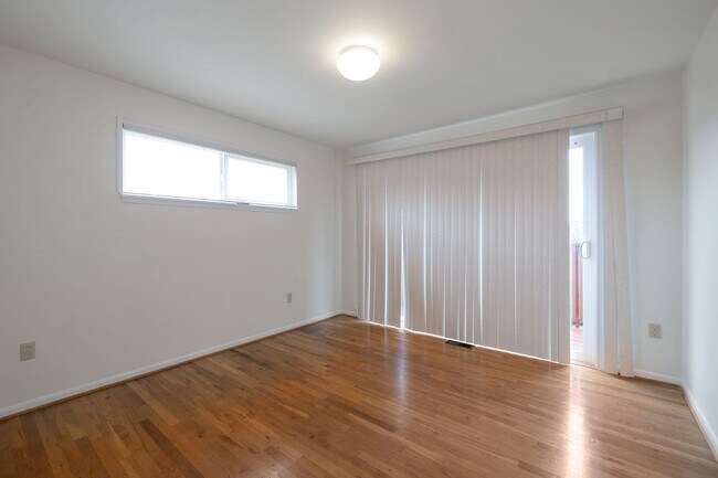 Building Photo - Seward Park